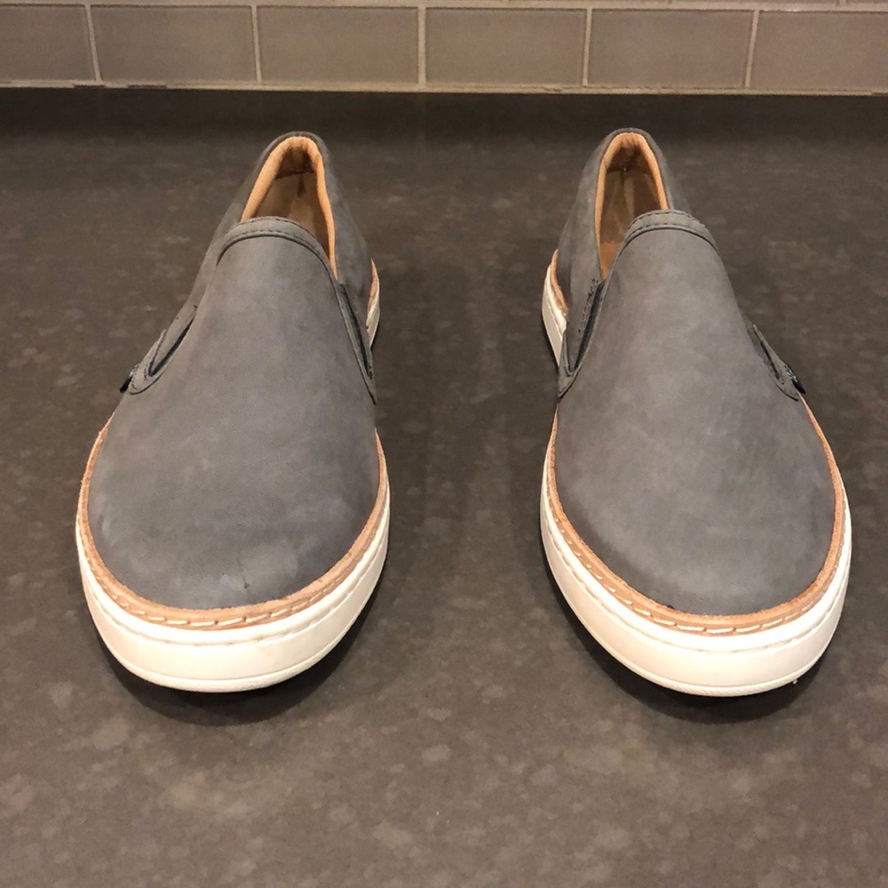 New without tags UGG slip on sneakers